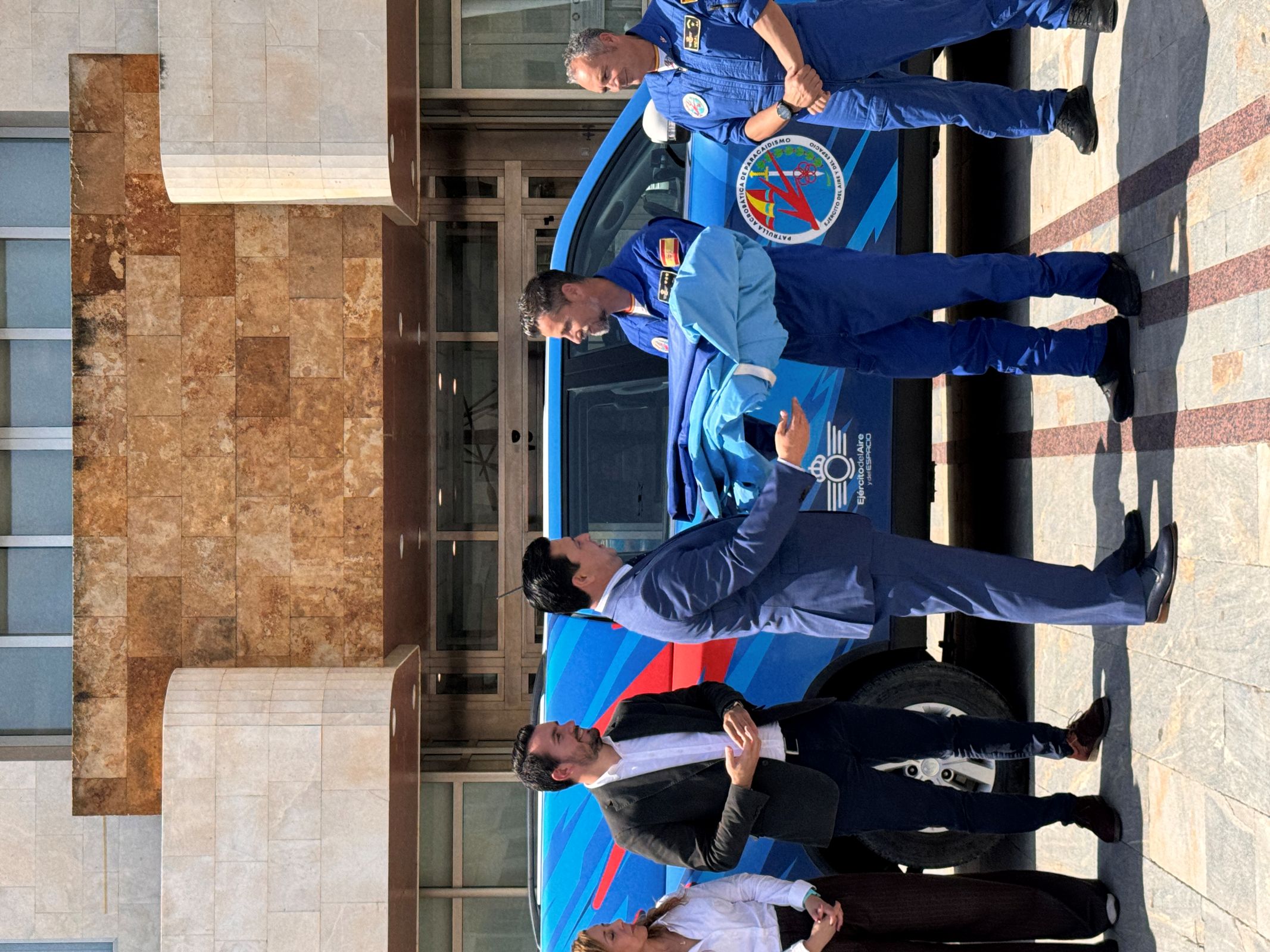 La patrulla acrobática de paracaidismo PAPEA utilizará una bandera de San Javier gigante en su exhibición en el Festival Aéreo